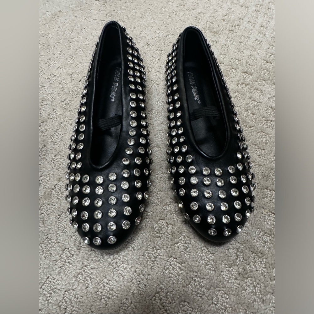 CTION
Sparkle Flat Ballet Pumps